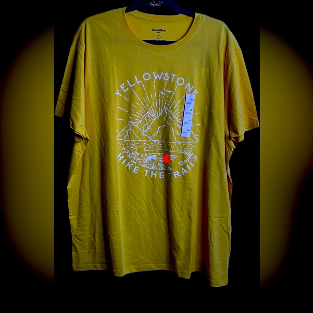 🚨SOLD🚨NWT Yellowstone Graphic Shirt XXL
